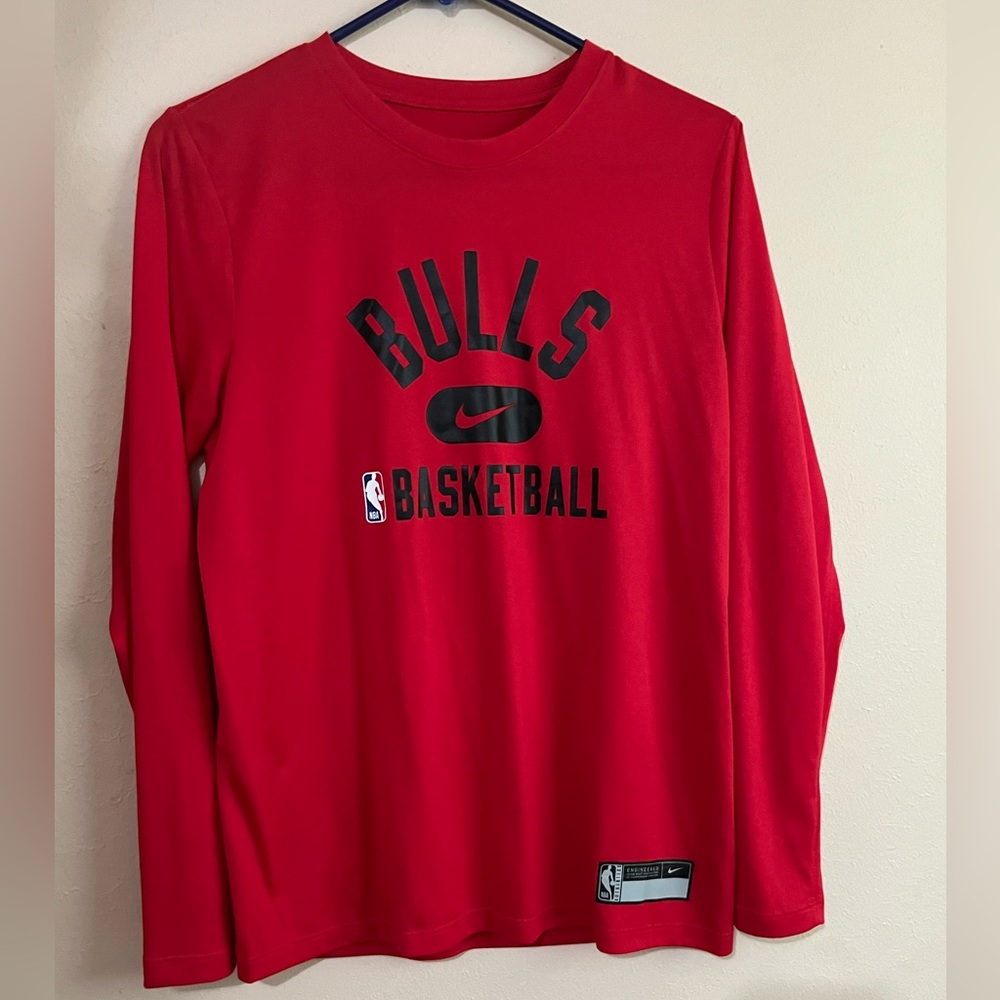 NIKE Chicago Bulls Basketball Dri-Fit Long Sleeve Shirt Large 14/16